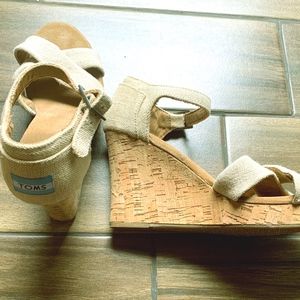 TOMS WEDGES